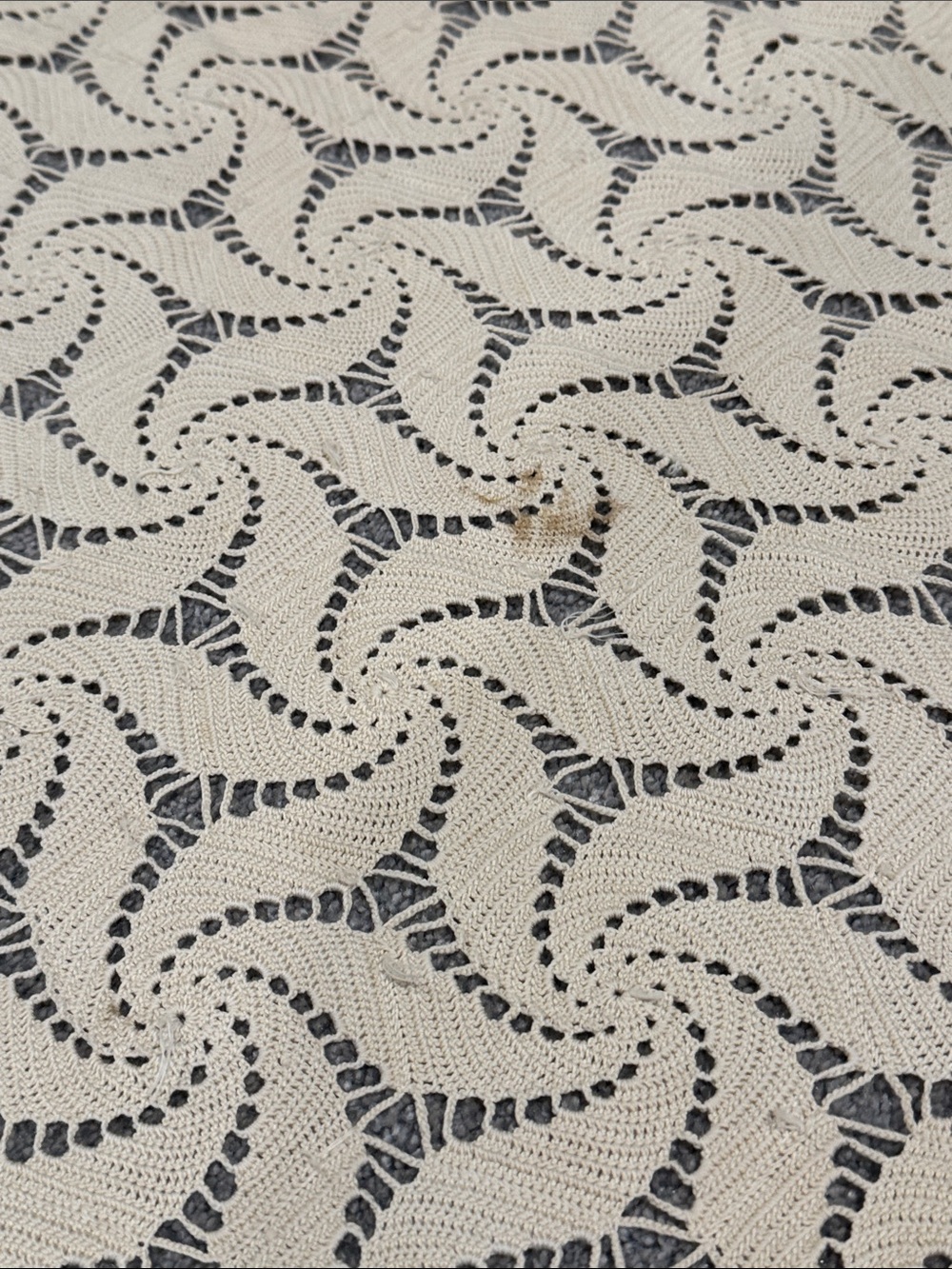 Handmade vintage Crocheted tablecloth in Cream - Picture 4 of 6
